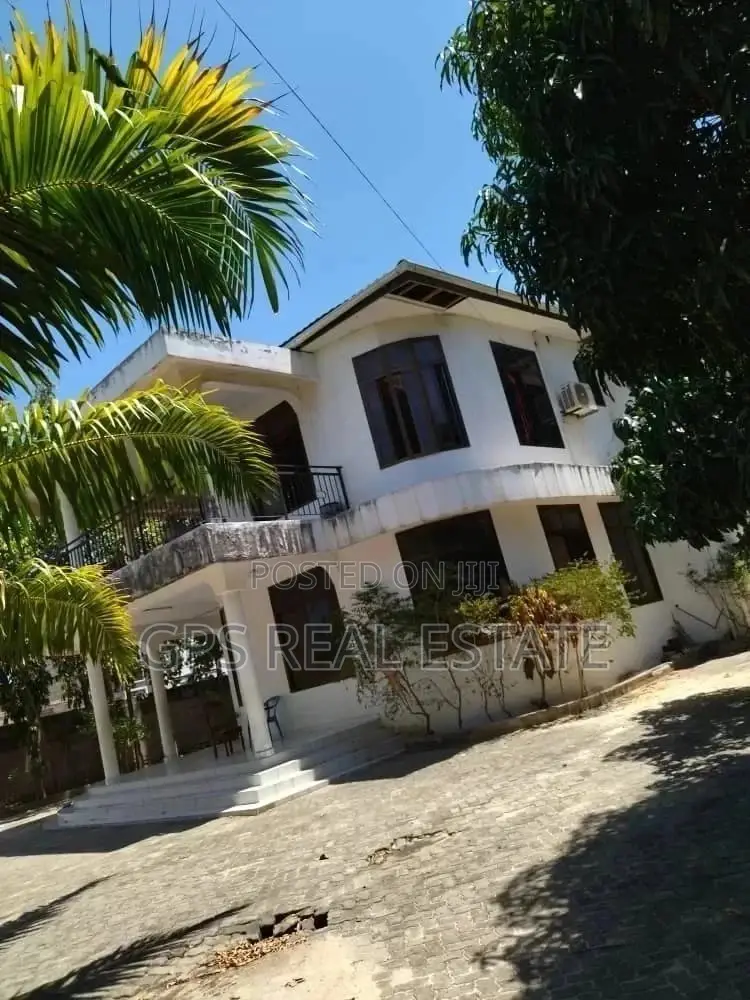 7bdrm House in Peter Slayo, Kinondoni for Sale in Kinondoni