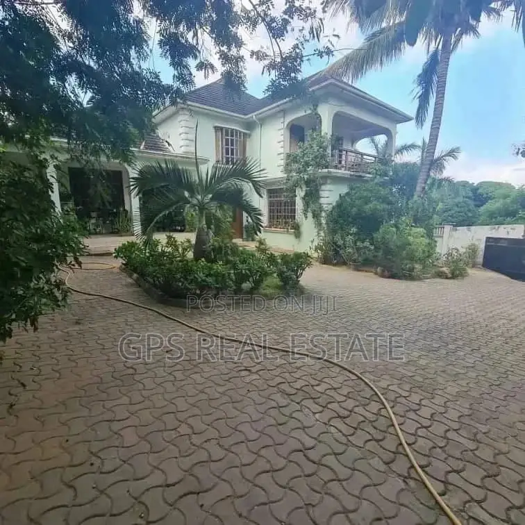 5bdrm House in Mansa Musa, Kinondoni for Sale in Kinondoni