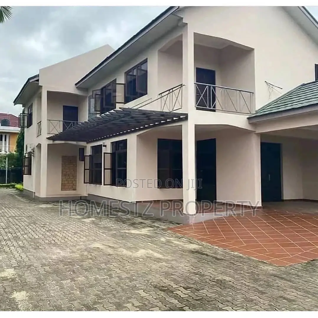 Five Bedroom House In Ununio For Sale in Kinondoni
