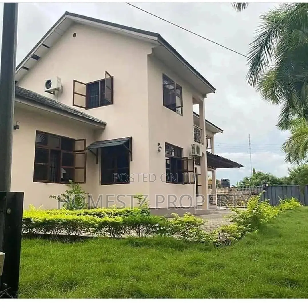 Five Bedroom House In Ununio For Sale in Kinondoni