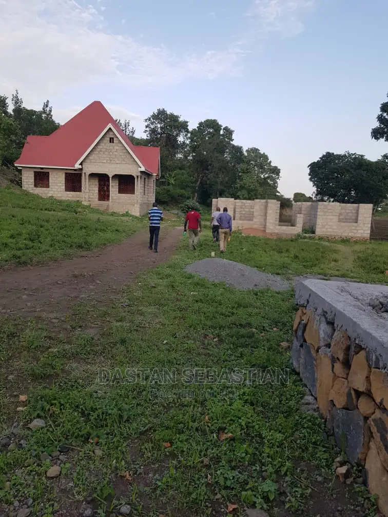 Viwanja Maji Ya Chai Na Kikatiti in Arusha