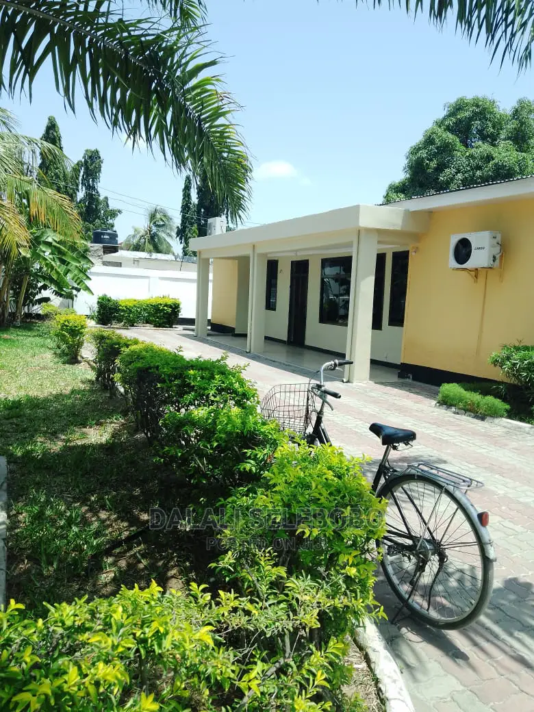 College 4 Sale at Kinondoni B in Kinondoni