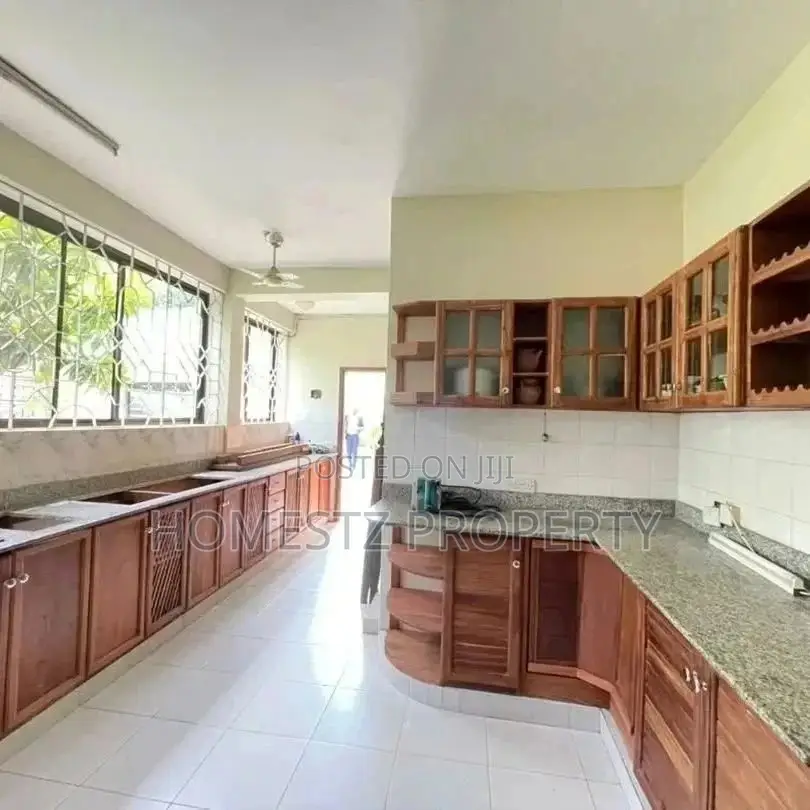 7bdrm Mansion in Mansa Mussa, Kinondoni for Sale in Kinondoni