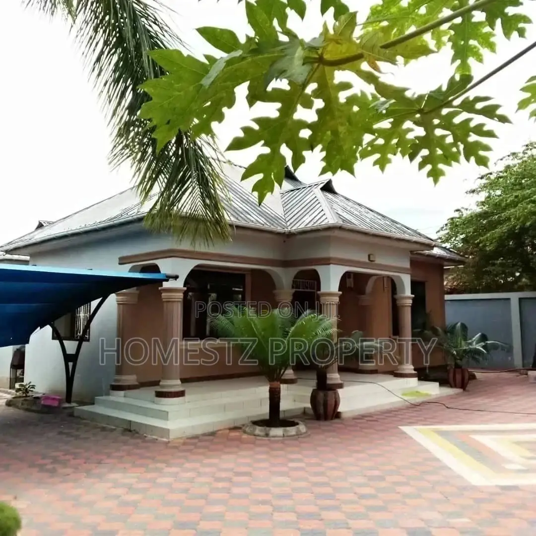 Three Bedroom House In Mbezi Makabe For Sale in Kinondoni