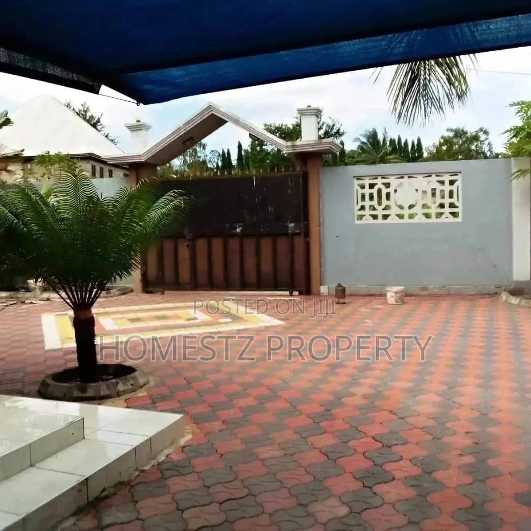Three Bedroom House In Mbezi Makabe For Sale in Kinondoni