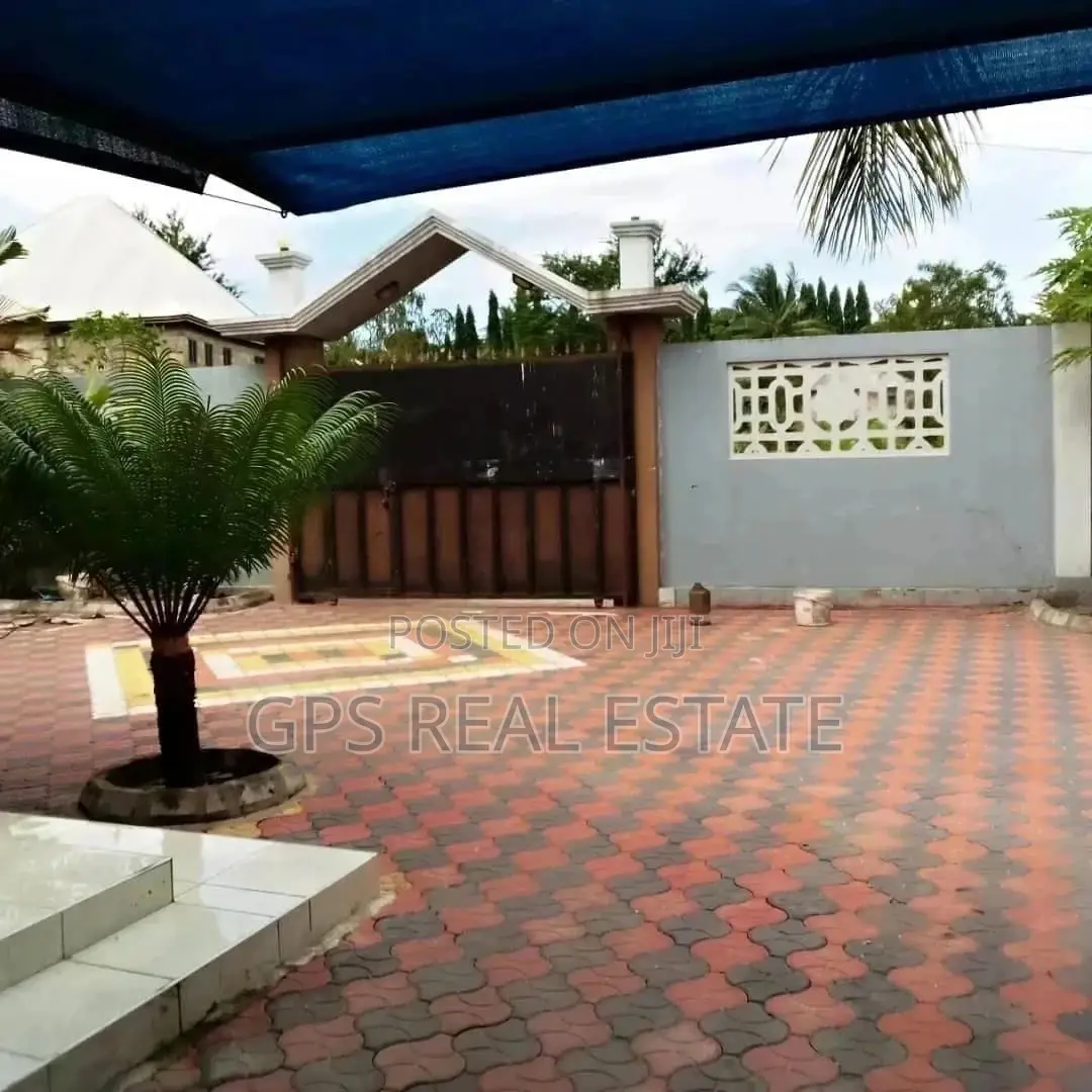 Three Bedroom House In Mbezi Makabe For Sale in Kinondoni