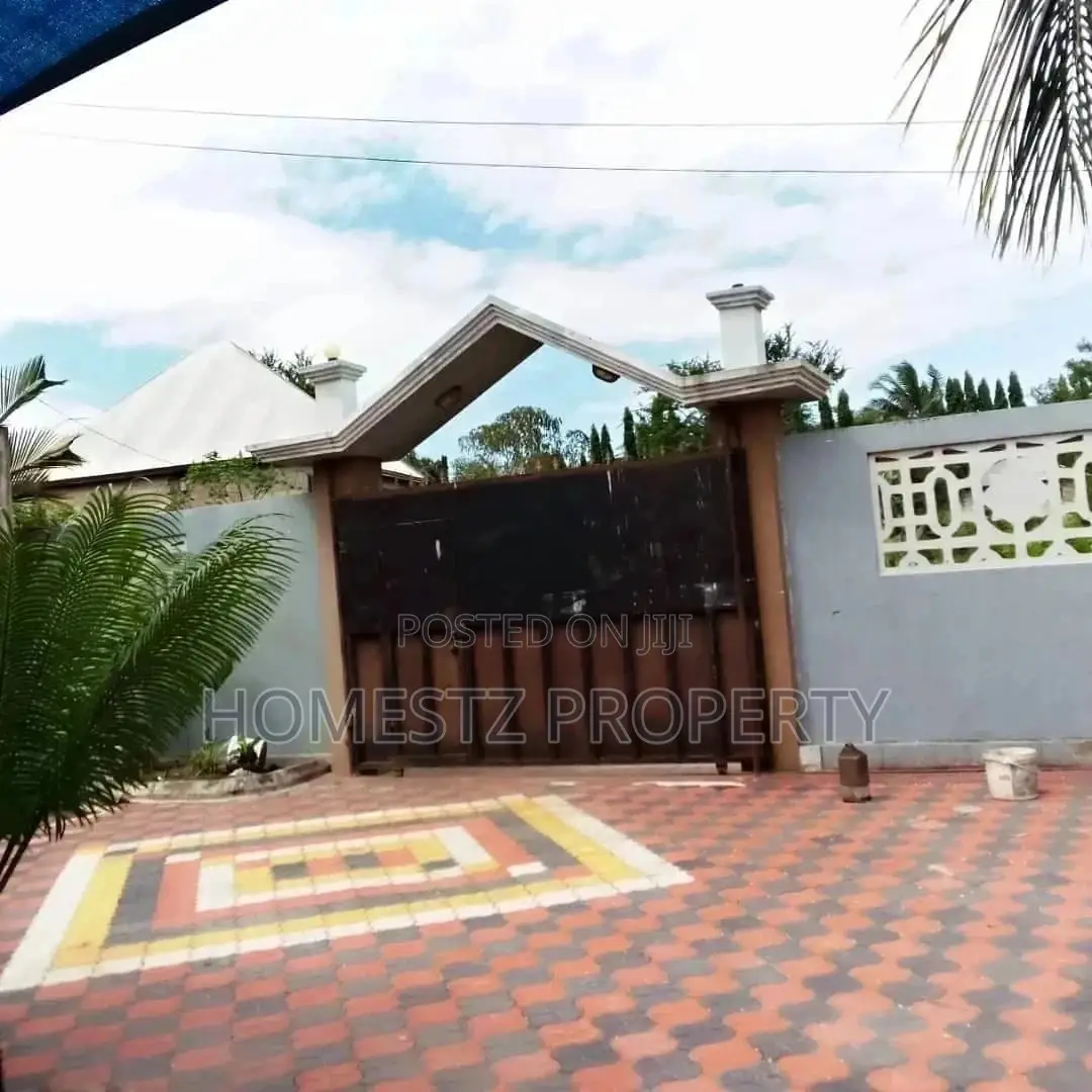Three Bedroom House In Mbezi Makabe For Sale in Kinondoni