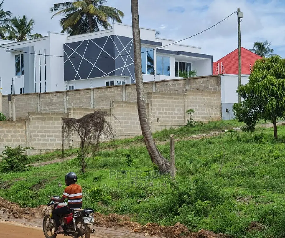 Kiwanja Kikubwa Karibu Na Lami in Goba