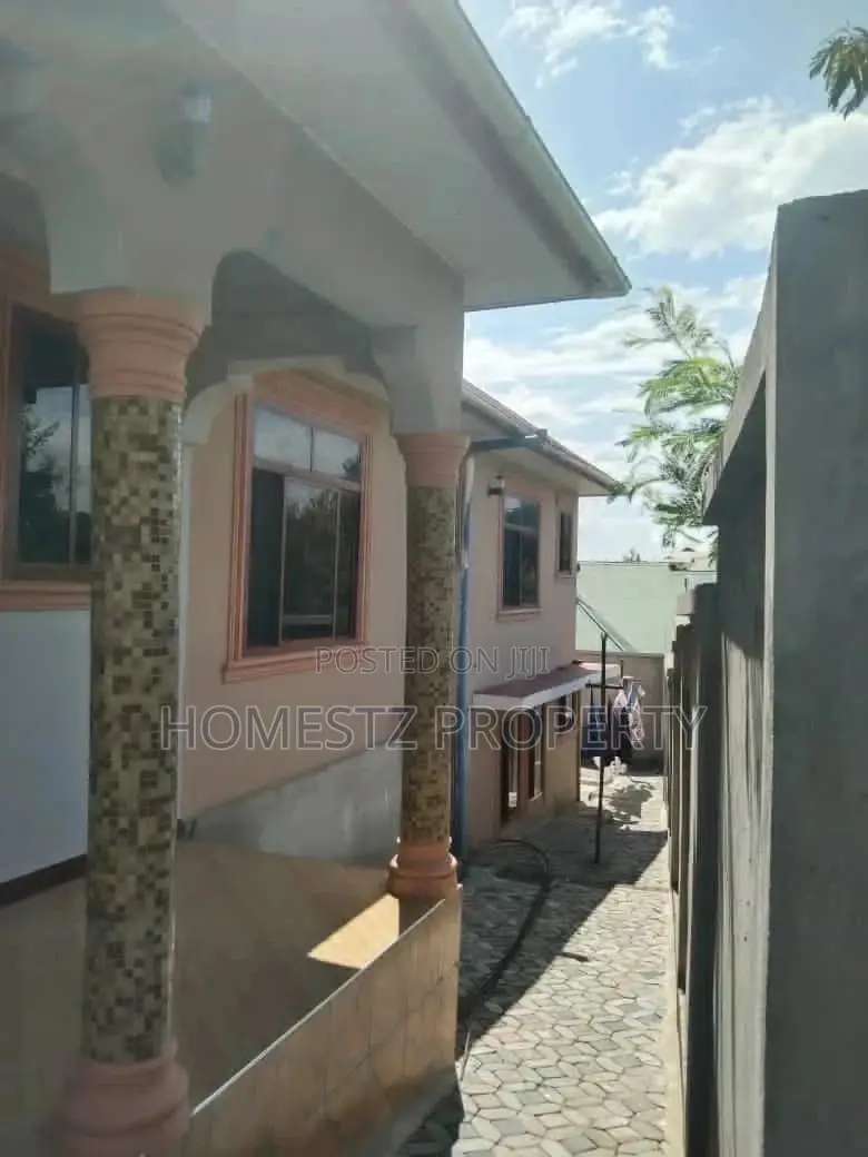 5bdrm House in Max Evarst, Kinondoni for Sale in Kinondoni