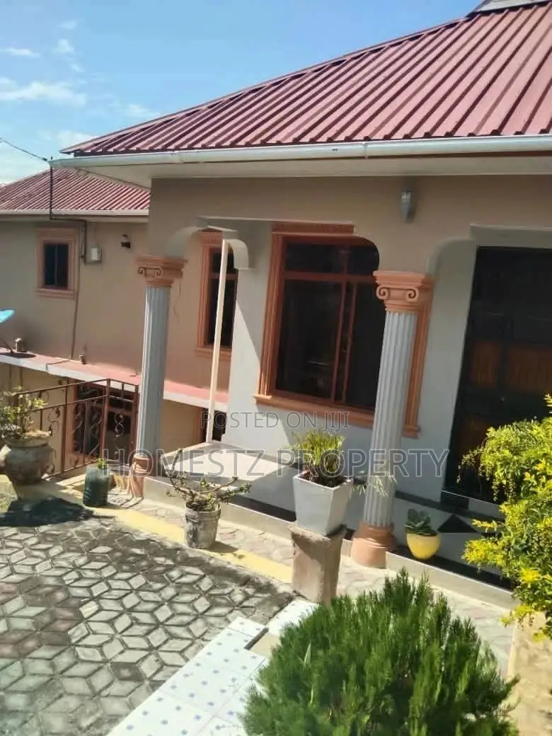 5bdrm House in Max Evarst, Kinondoni for Sale in Kinondoni