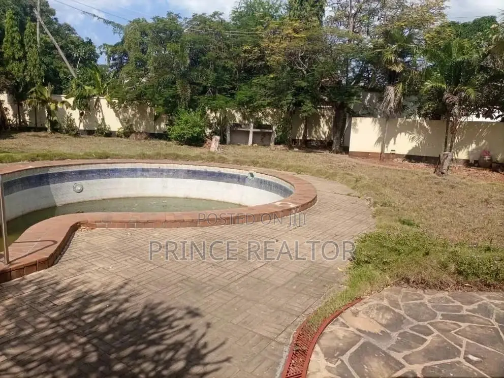5bdrm House in Maxposh, Masaki for Sale in Masaki