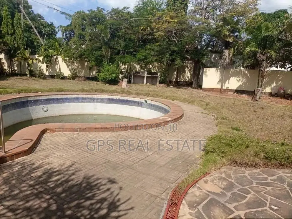 5bdrm House in Maxposh, Masaki for Sale in Masaki