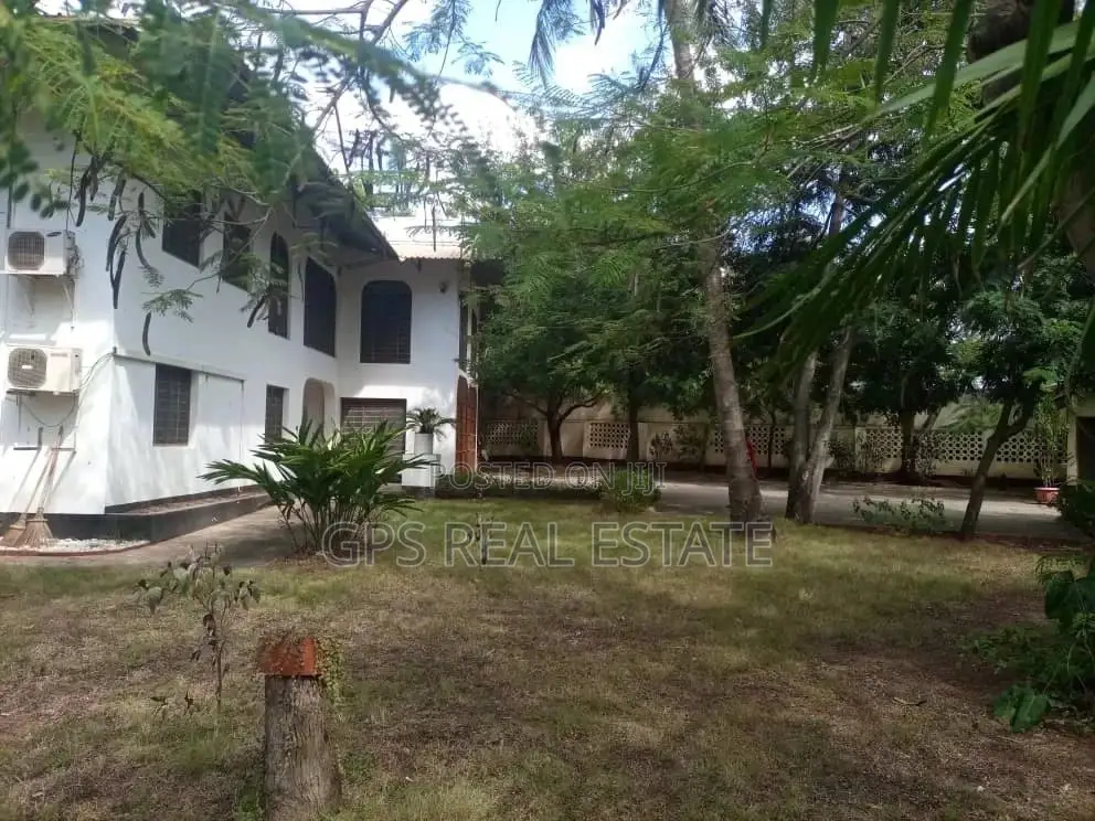 5bdrm House in Maxposh, Masaki for Sale in Masaki