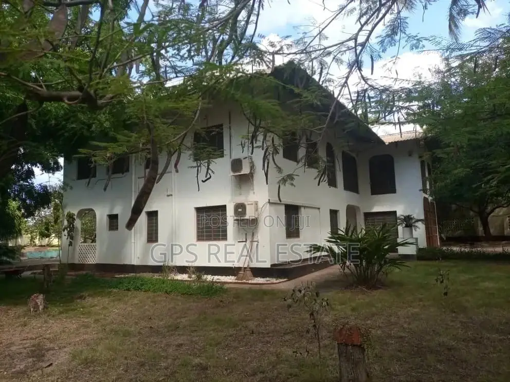 5bdrm House in Maxposh, Masaki for Sale in Masaki