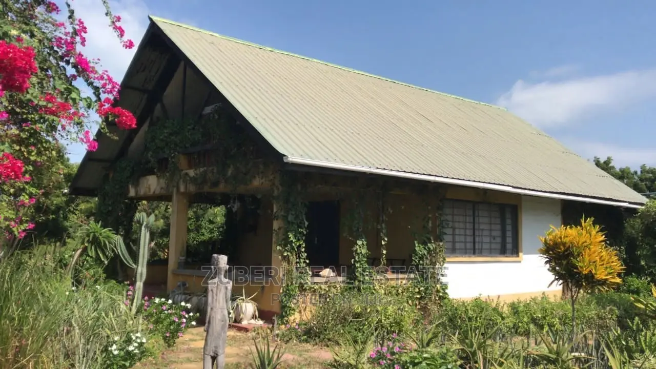 Kikokwe Ocean Cliff With Bungalow For Sale. in Bweni