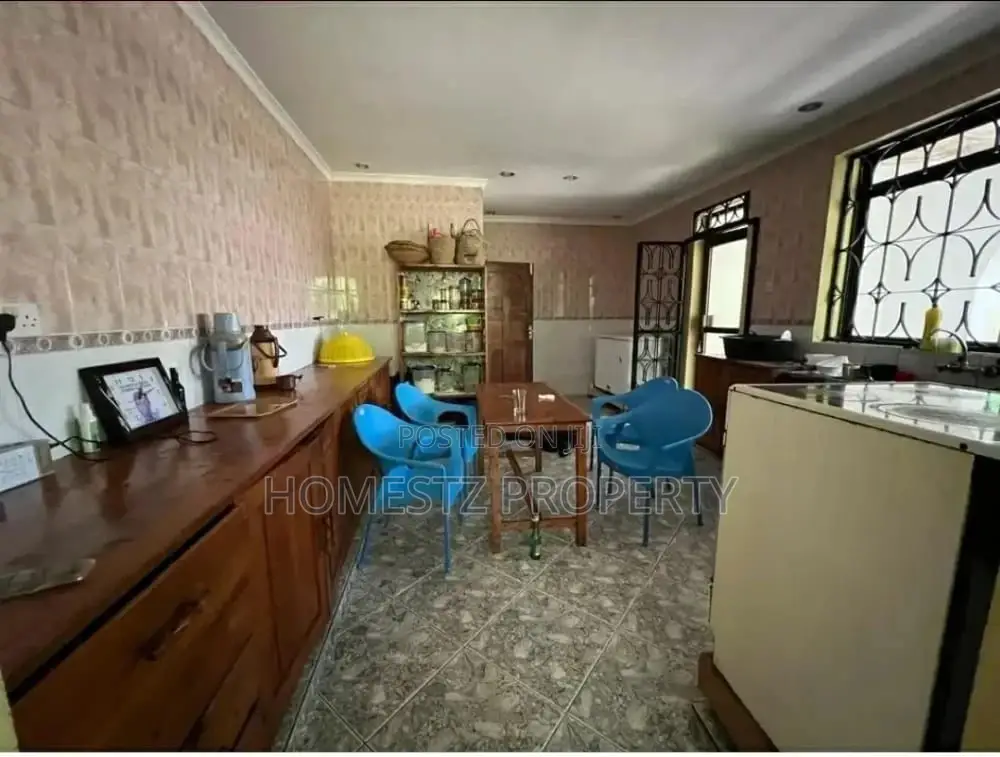 4bdrm House in Maxposh, Kinondoni for Sale in Kinondoni