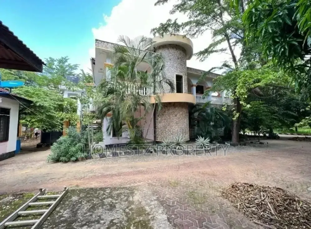 4bdrm House in Maxposh, Kinondoni for Sale in Kinondoni
