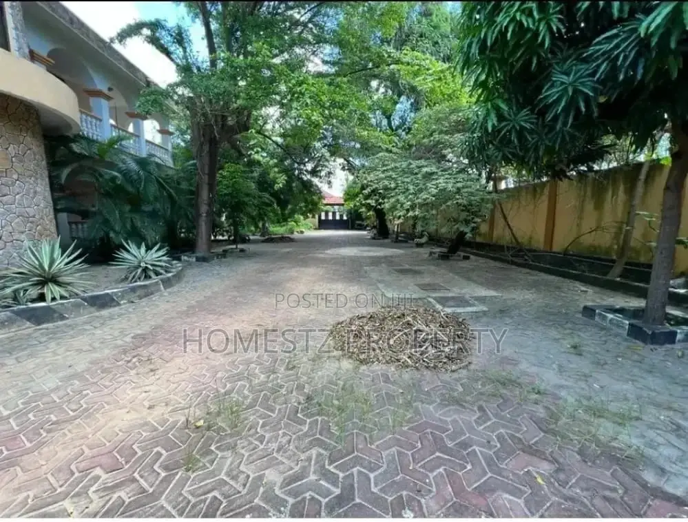 4bdrm House in Maxposh, Kinondoni for Sale in Kinondoni