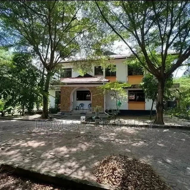 6bdrm House in Maxposh, Kinondoni for Sale in Kinondoni