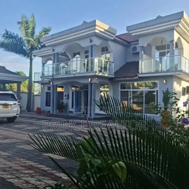 6bdrm House in Maxposh, Kinondoni for Sale in Kinondoni