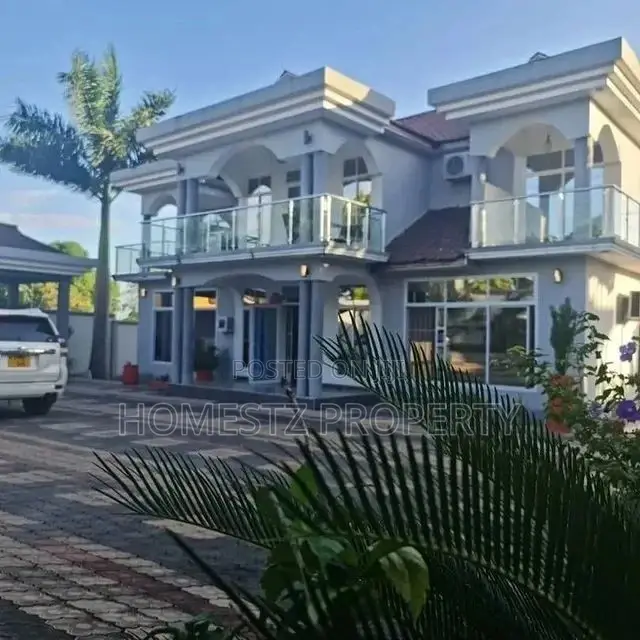 6bdrm House in Maxposh, Kinondoni for Sale in Kinondoni