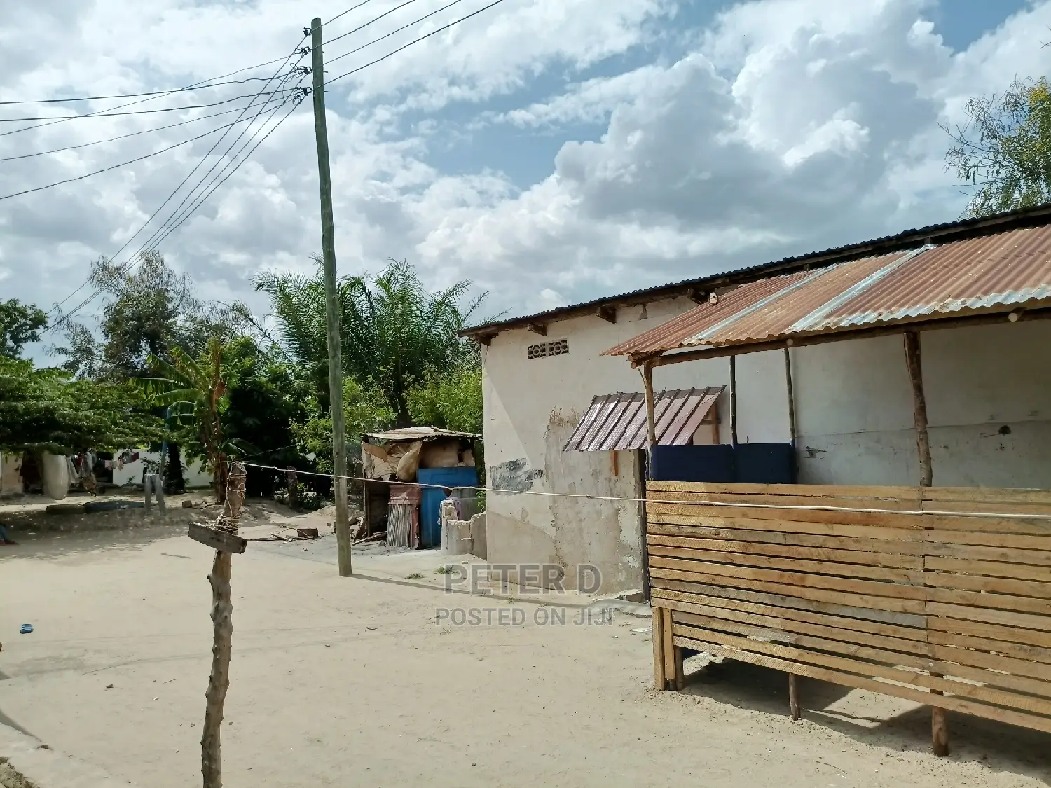 Kiwanja Kina Nyumba Na Frame in Kimara