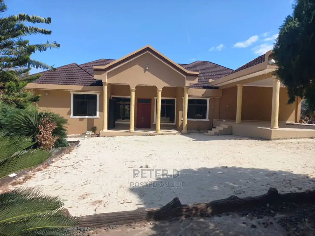5bdrm House in Goba for Sale in Goba