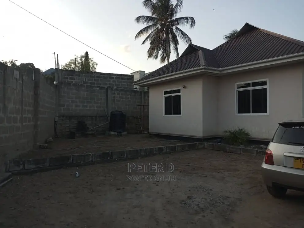 3bdrm House in Goba for Sale in Goba