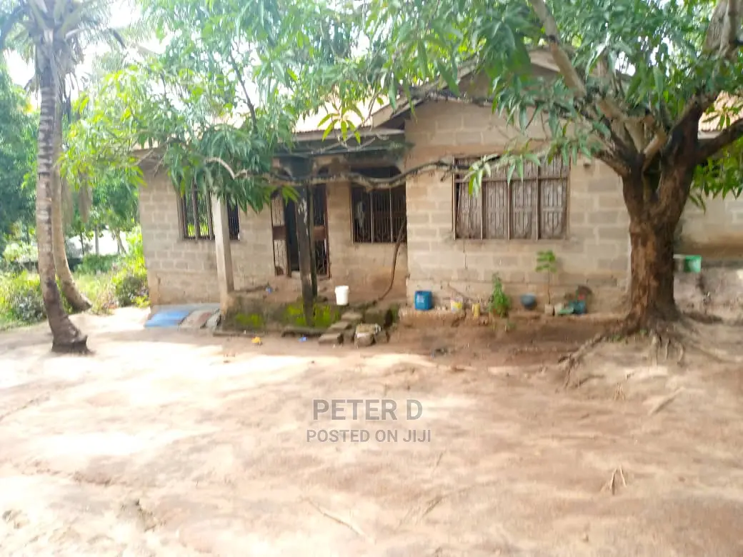 Eneo Kubwa Sana Bei Poa in Kibamba