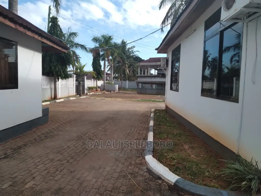 5bdrm Bungalow in Tegeta Masaiti, Kinondoni for Sale in Kinondoni
