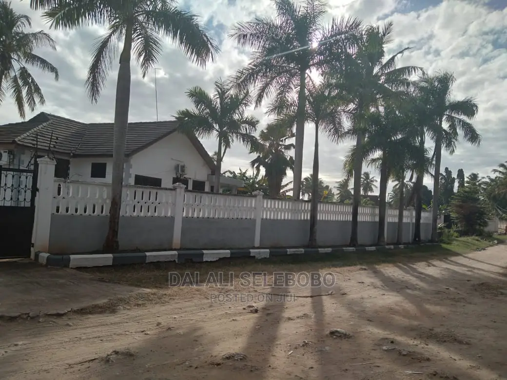 5bdrm Bungalow in Tegeta Masaiti, Kinondoni for Sale in Kinondoni