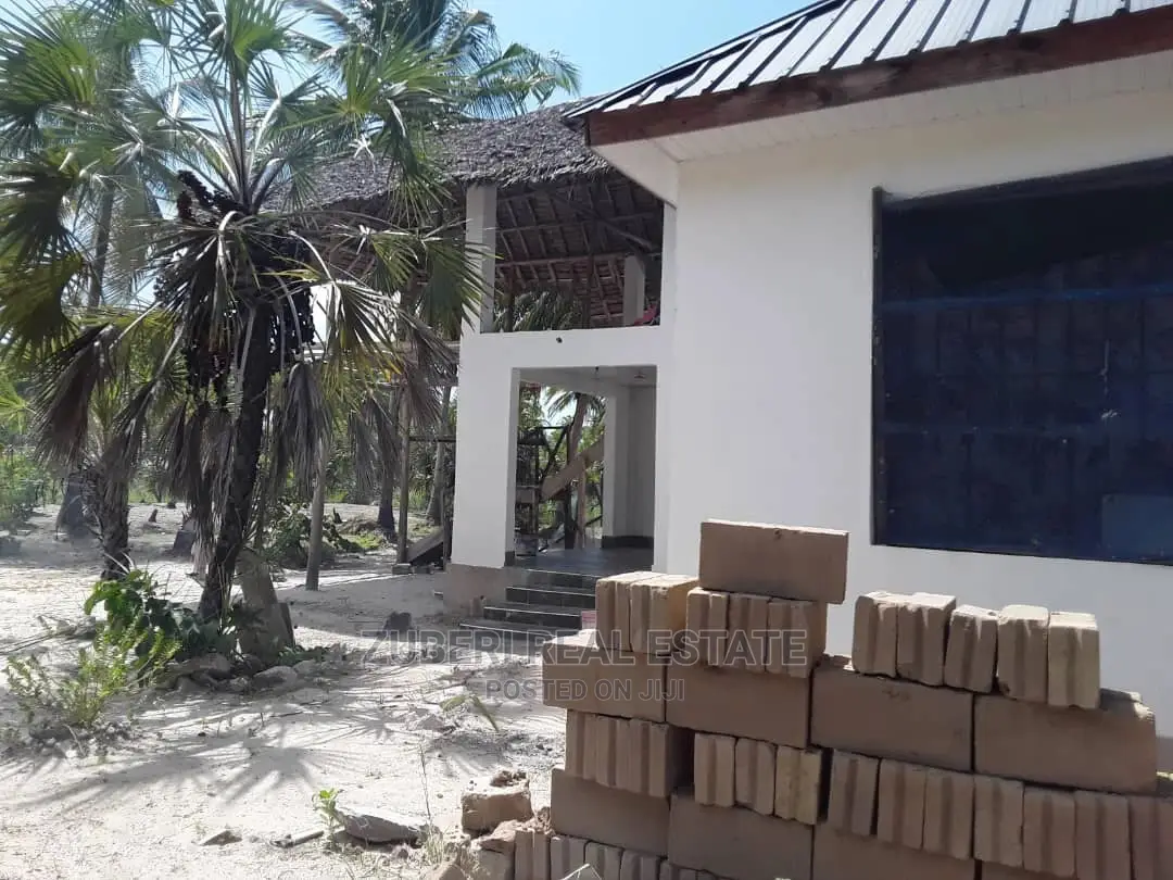 Amaizing Beach House on Sale Mwarongo Tanga . in Tongoni