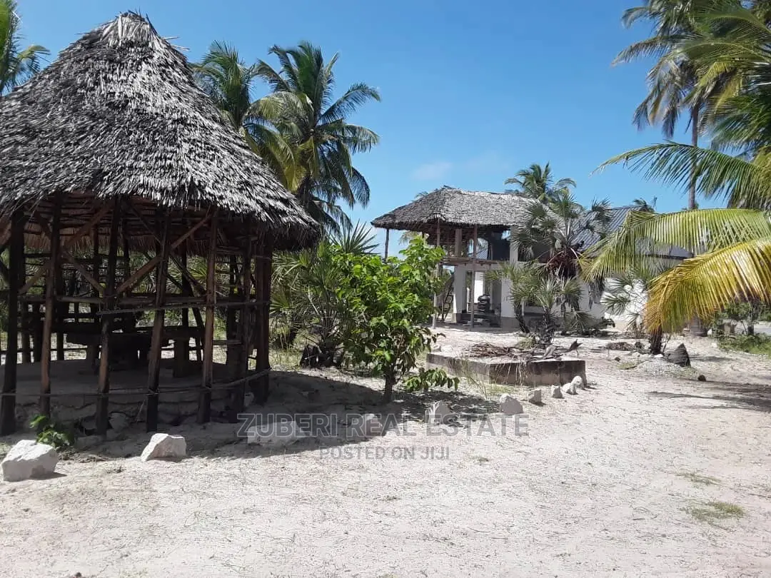 Amaizing Beach House on Sale Mwarongo Tanga . in Tongoni