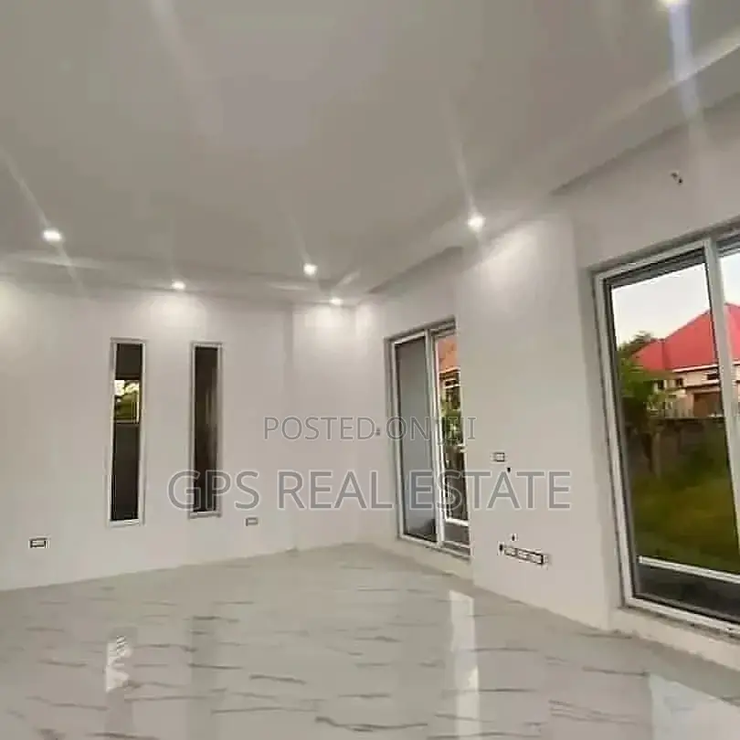 4bdrm House in Maxposh, Kinondoni for Sale in Kinondoni