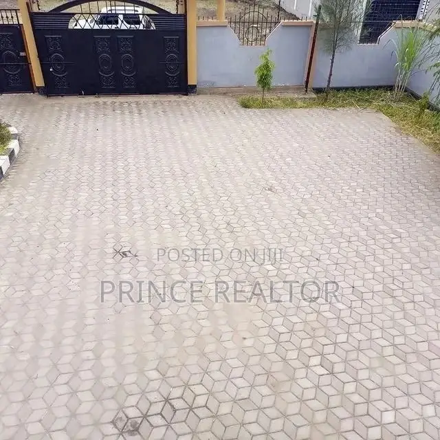 6bdrm House in Maxposh, Njiro for Sale in Njiro