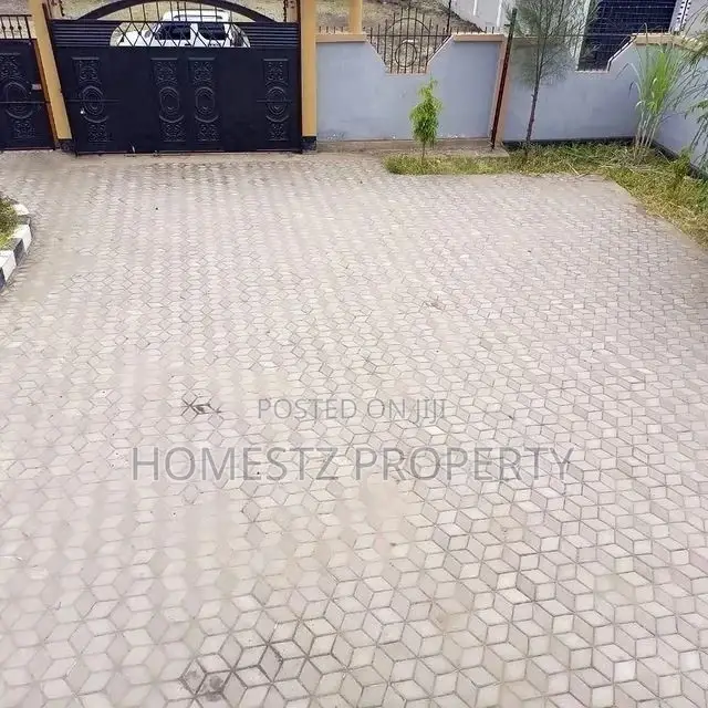 6bdrm House in Maxposh, Njiro for Sale in Njiro