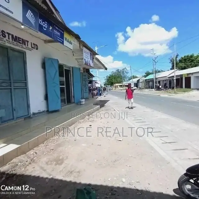 10bdrm House in Maxposh, Kinondoni for Sale in Kinondoni