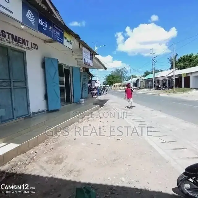 10bdrm House in Maxposh, Kinondoni for Sale in Kinondoni