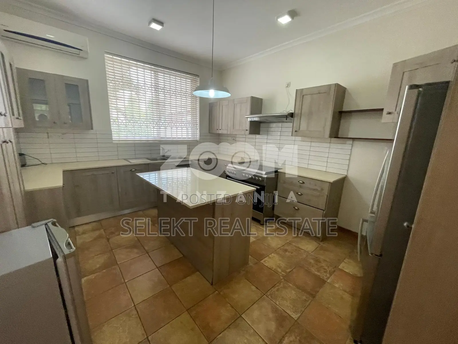 Furnished 4bdrm Townhouse / Terrace in Oysterbay, Msasani for rent in Msasani