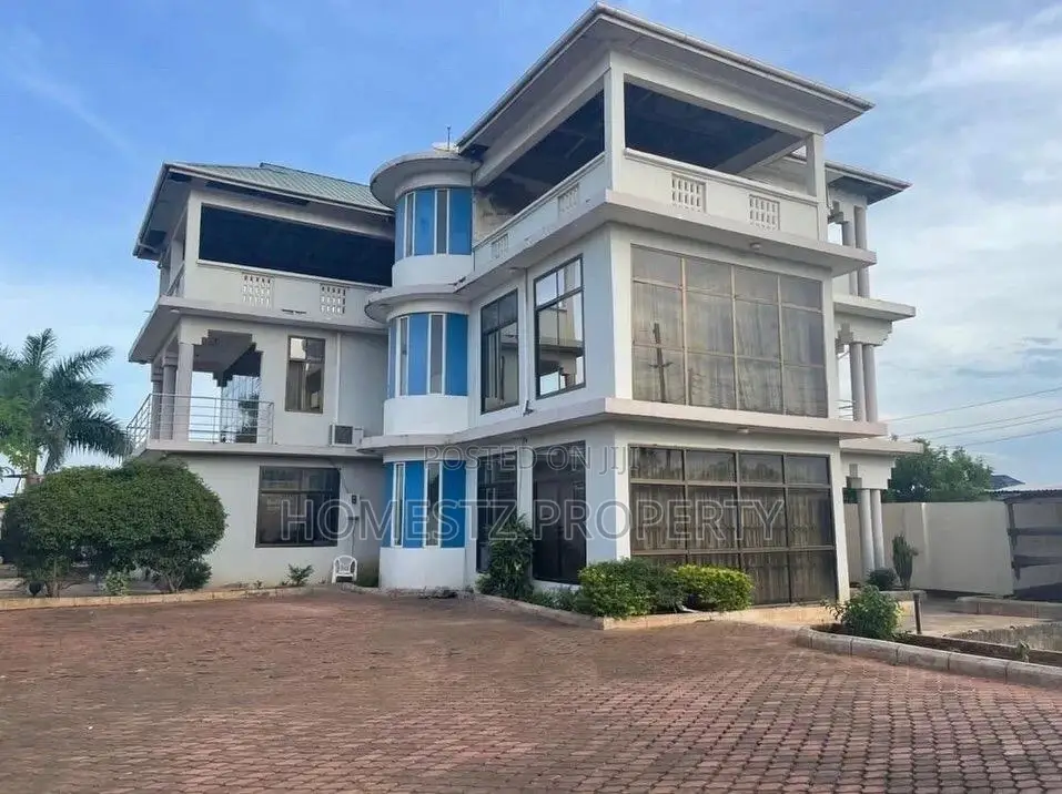 6bdrm House in Maxposh, Kinondoni for Sale in Kinondoni