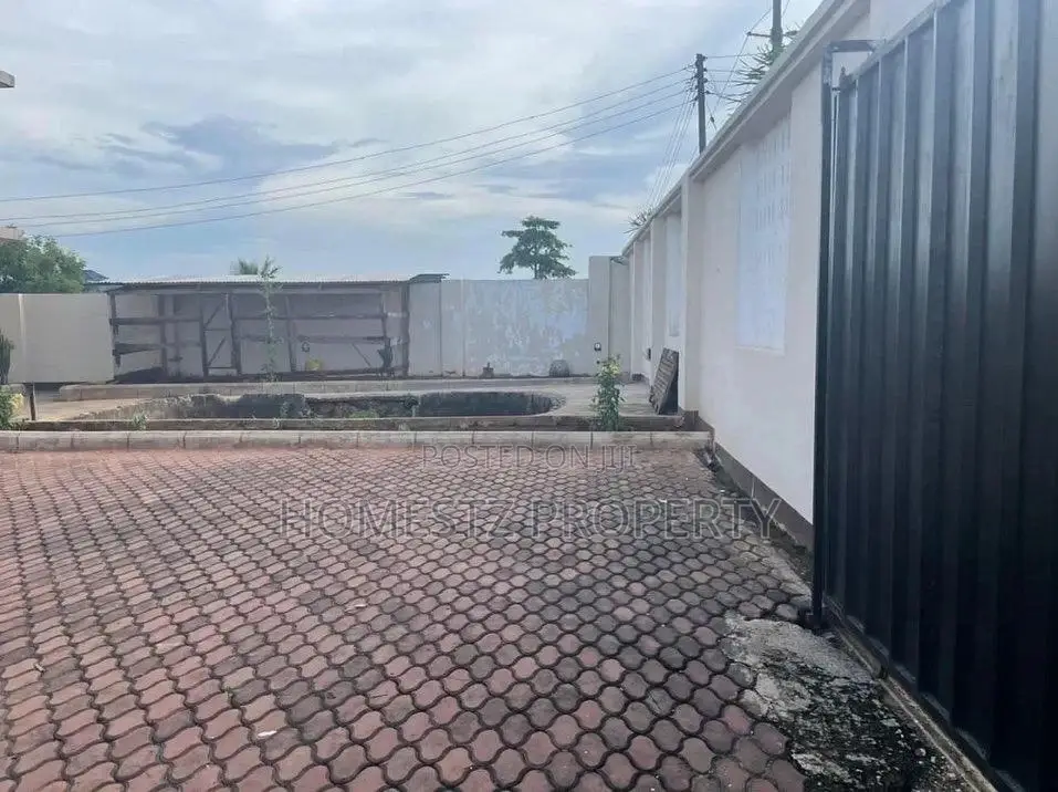 6bdrm House in Maxposh, Kinondoni for Sale in Kinondoni