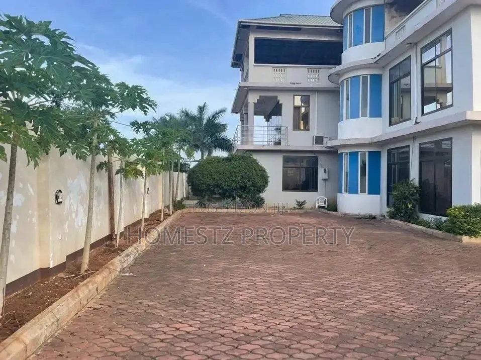 6bdrm House in Maxposh, Kinondoni for Sale in Kinondoni