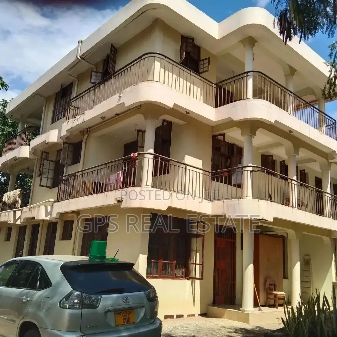 8bdrm House in Maxposh, Kinondoni for Sale in Kinondoni