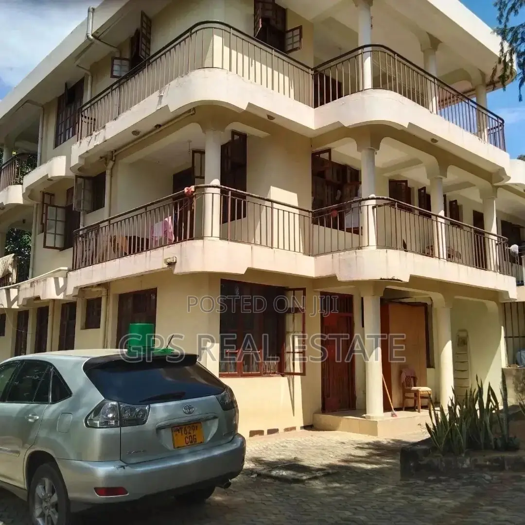 8bdrm House in Maxposh, Kinondoni for Sale in Kinondoni
