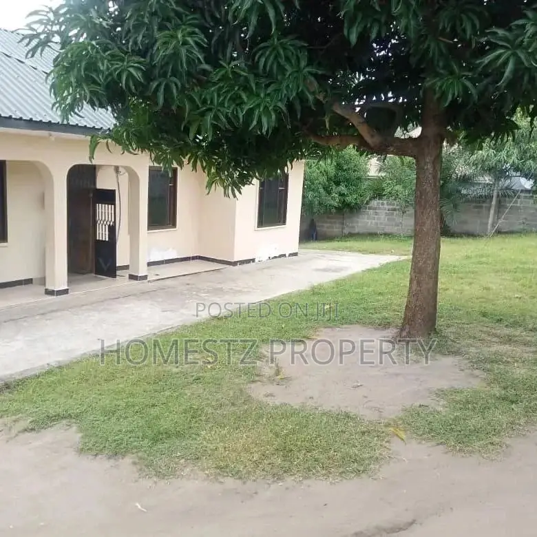 4bdrm House in Maxposh, Kinondoni for Sale in Kinondoni