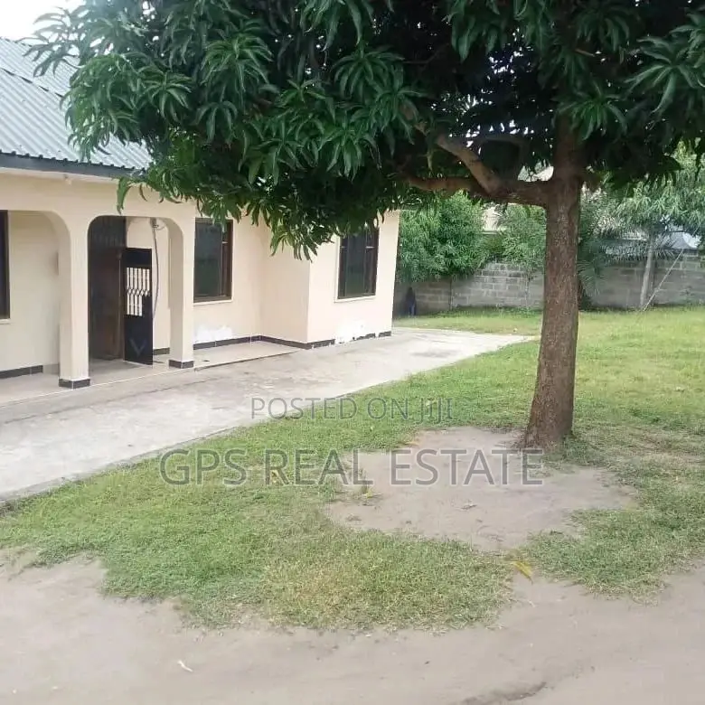 4bdrm House in Maxposh, Kinondoni for Sale in Kinondoni