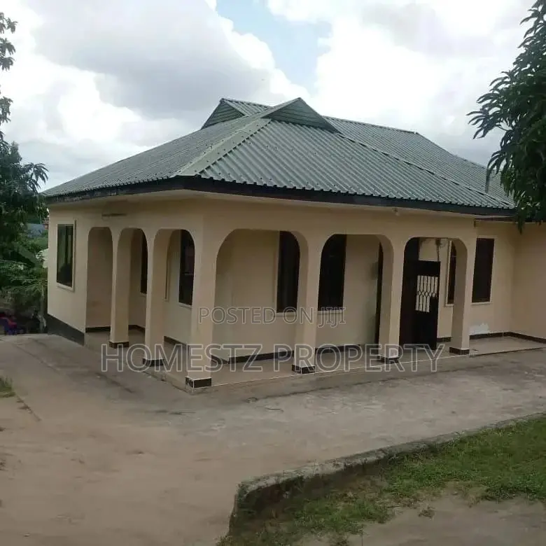 4bdrm House in Maxposh, Kinondoni for Sale in Kinondoni