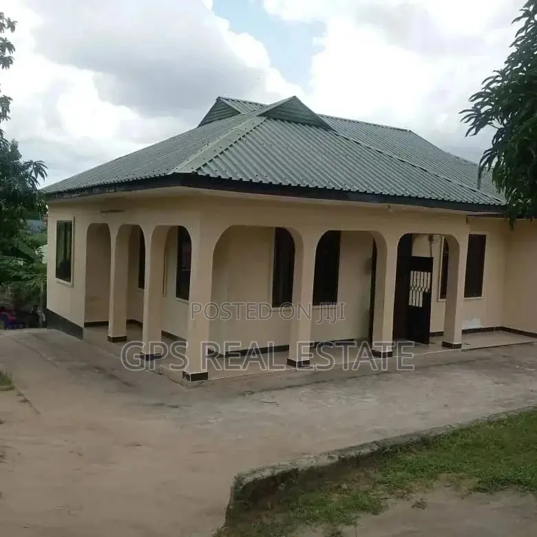 4bdrm House in Maxposh, Kinondoni for Sale in Kinondoni