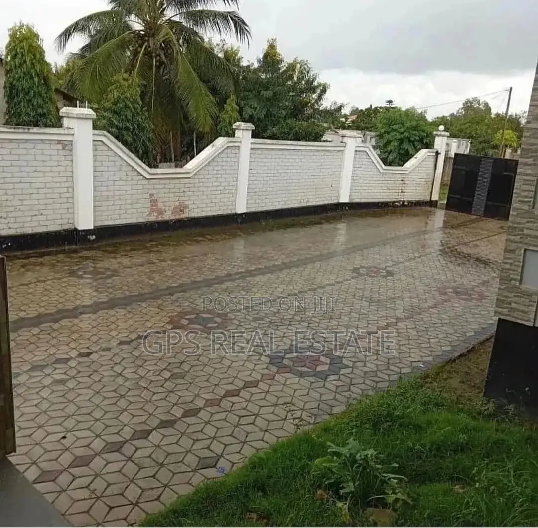 3bdrm House in Tegeta Mivumoni, Kinondoni for Sale in Kinondoni