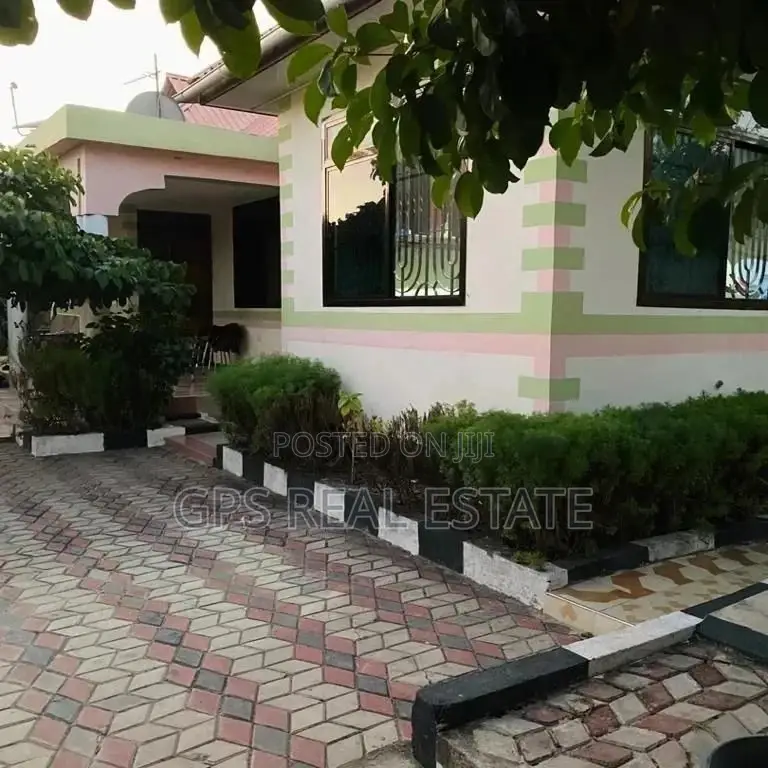 6bdrm House in Mbezi Kibwegere, Kinondoni for Sale in Kinondoni